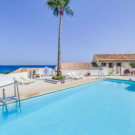 The Lighthouse Horizon Apartment *