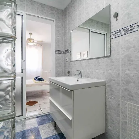 The Lighthouse Horizon Apartment *
